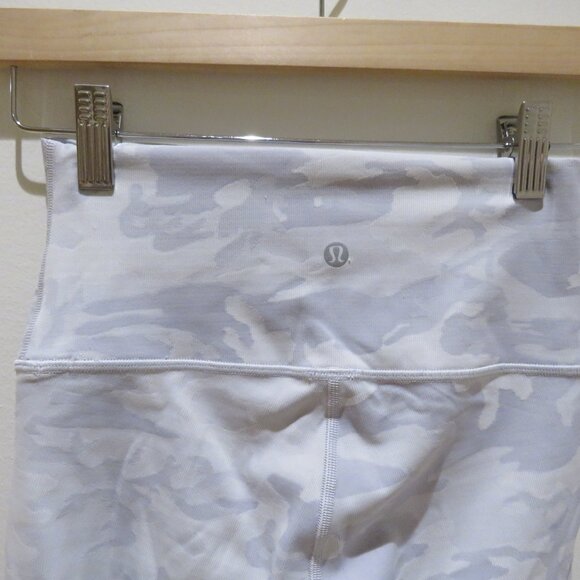 LULULEMON Wunder Under Short 10" Ribbed Incognito Camo Jacquard Alpine White 4 - Picture 10 of 13